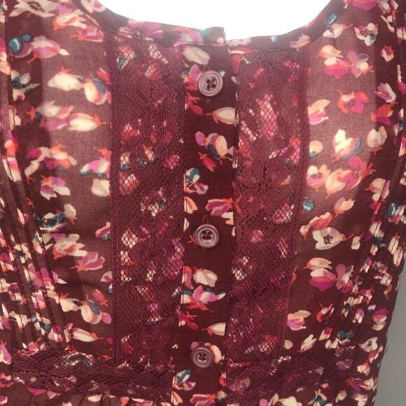 American Eagle Outfitters Floral blouse Size Medium - Picture 3 of 9